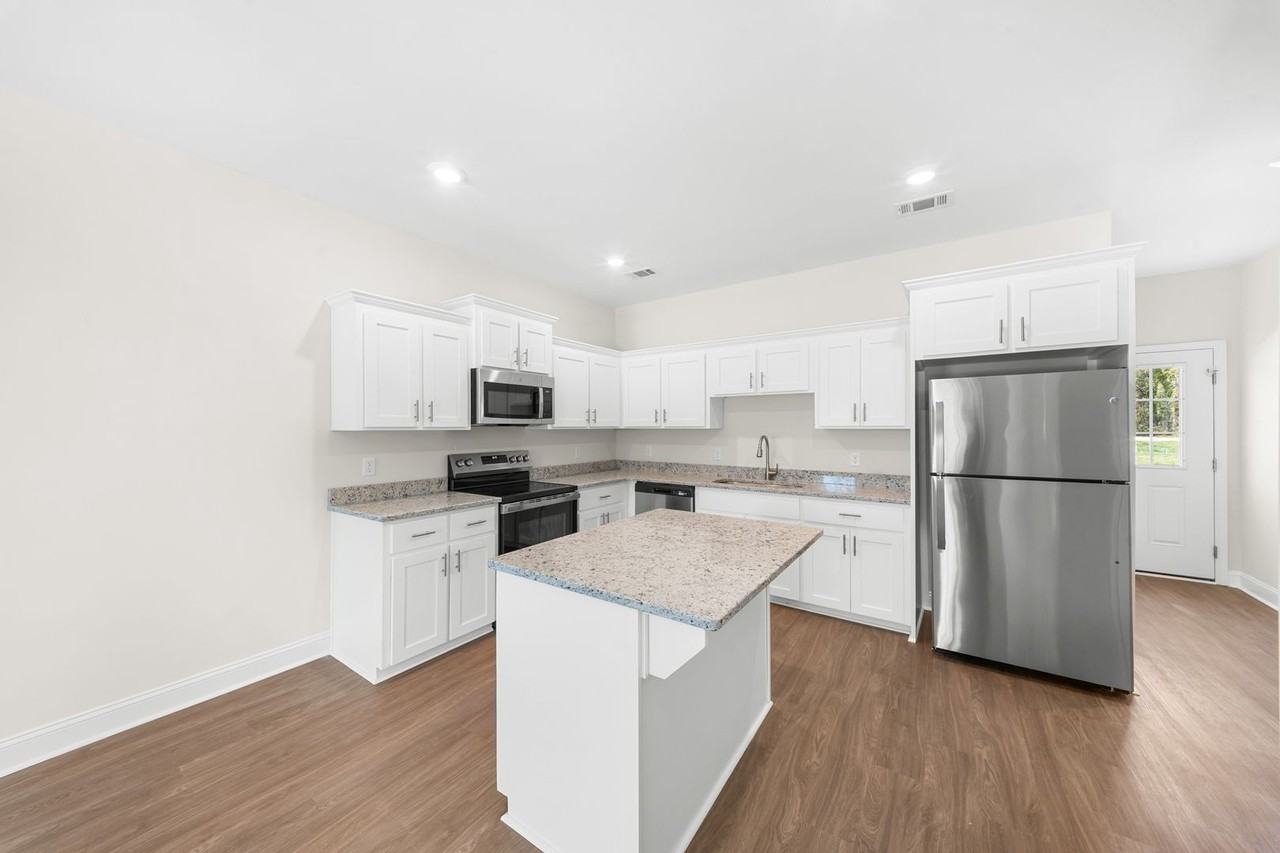 102 Skye Dr - Photo 4 of 15