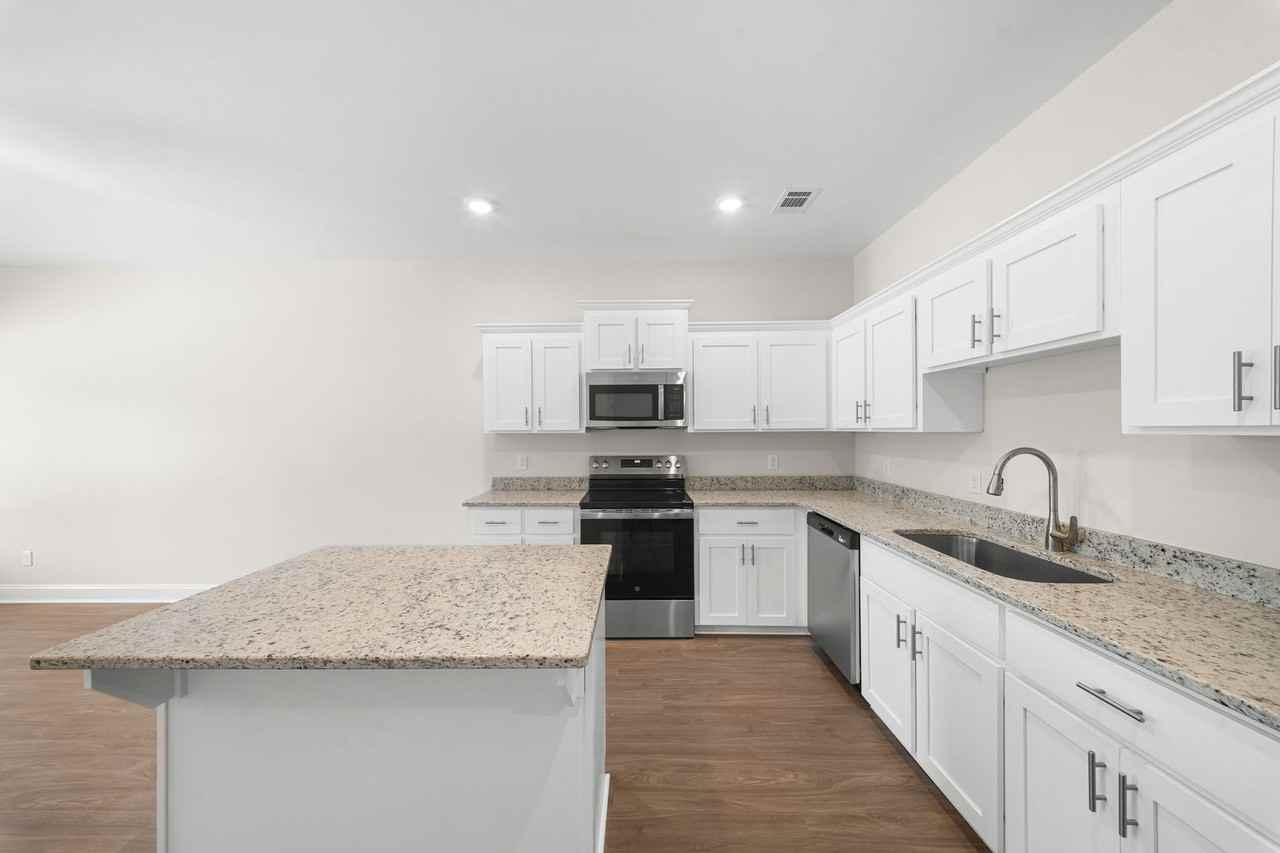 102 Skye Dr - Photo 5 of 15