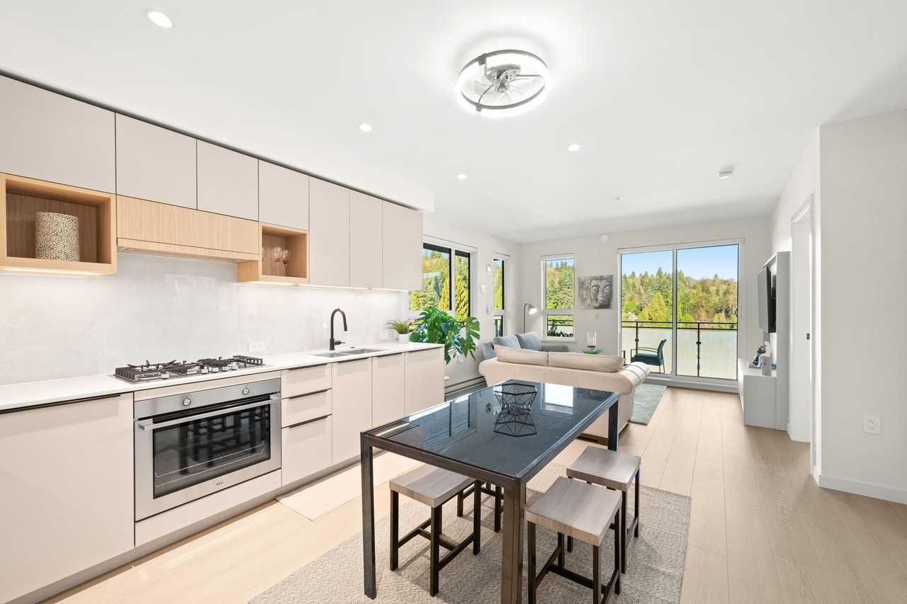 2015 Saint Johns Street - Photo 7 of 32