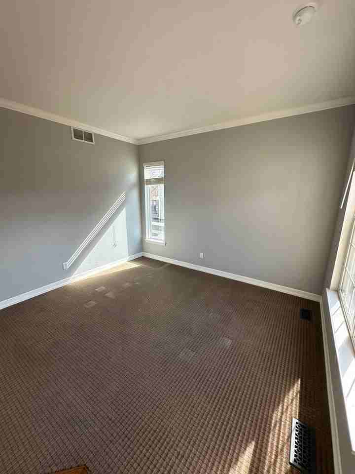 122 Whitney Ct - Photo 2 of 13