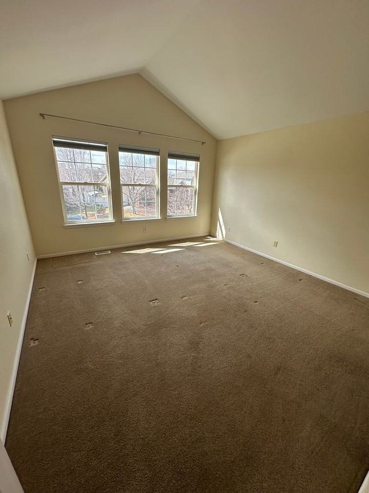 122 Whitney Ct - Photo 5 of 13