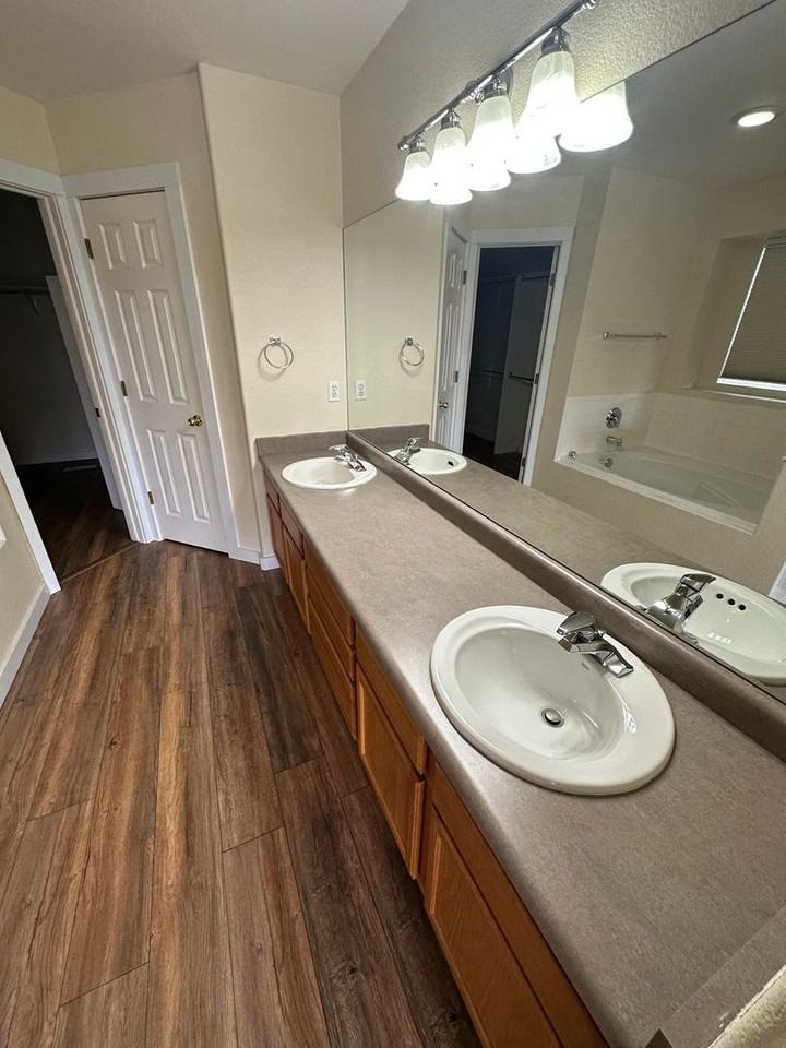 122 Whitney Ct - Photo 6 of 13