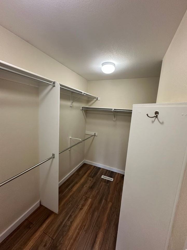 122 Whitney Ct - Photo 7 of 13