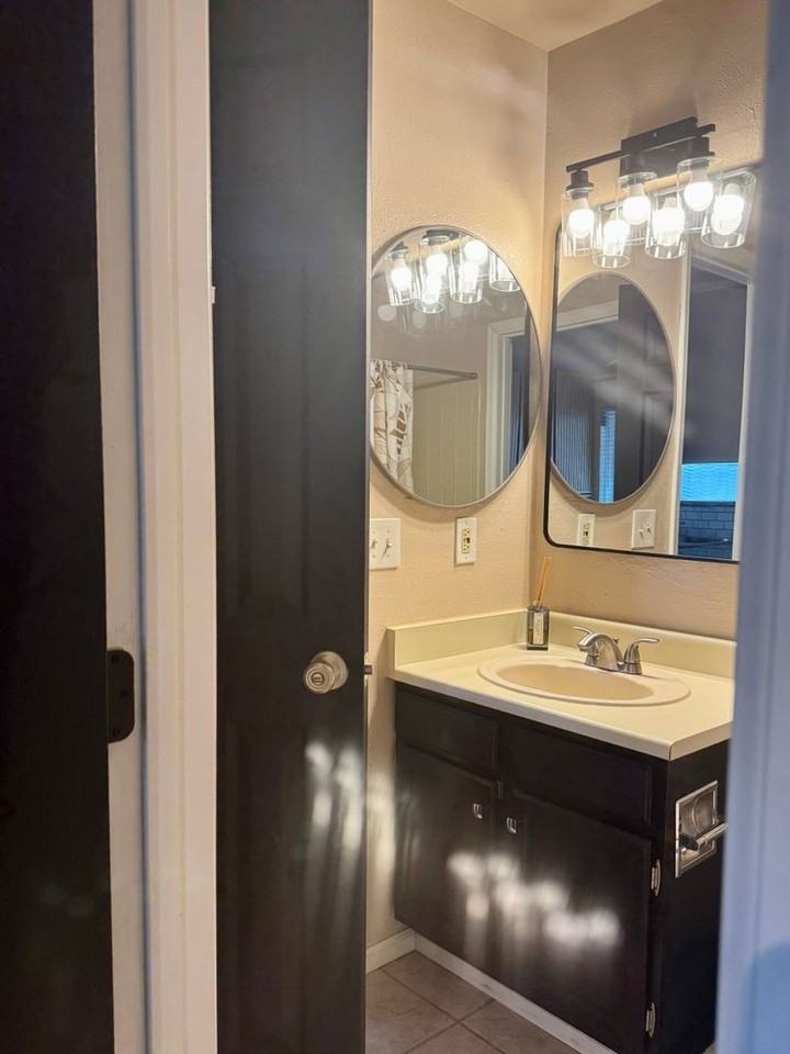 13762 E Lehigh Ave - Photo 2 of 25