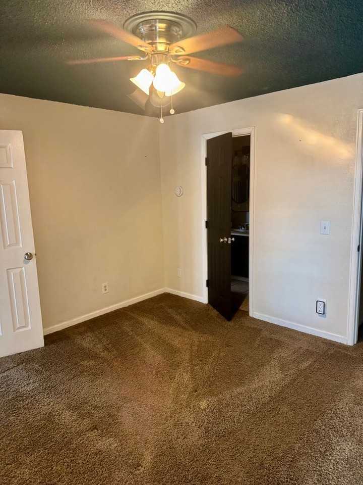 13762 E Lehigh Ave - Photo 5 of 25