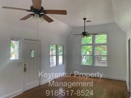 featured image of 903 N Columbia Pl