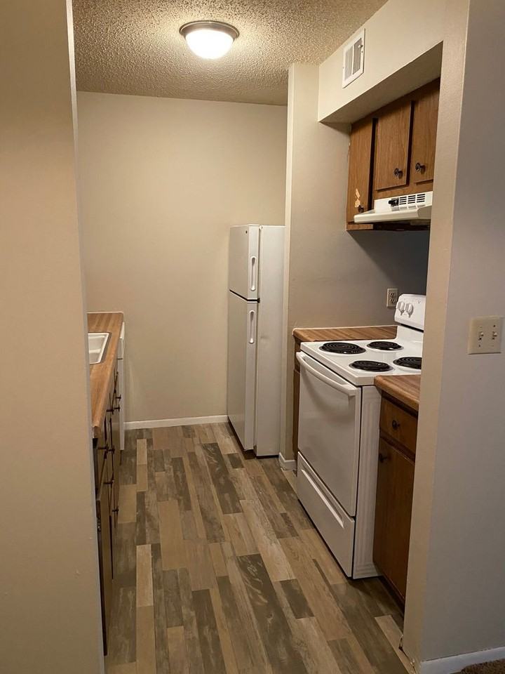 2400 Mcfarland Dr - Photo 3 of 5