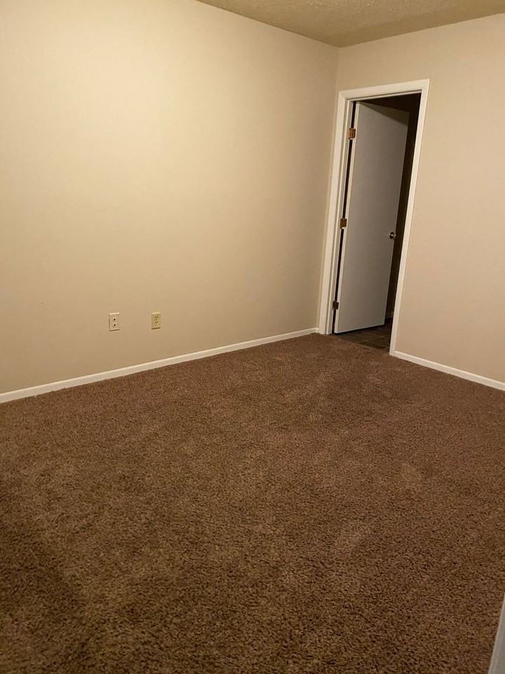 2400 Mcfarland Dr - Photo 4 of 5