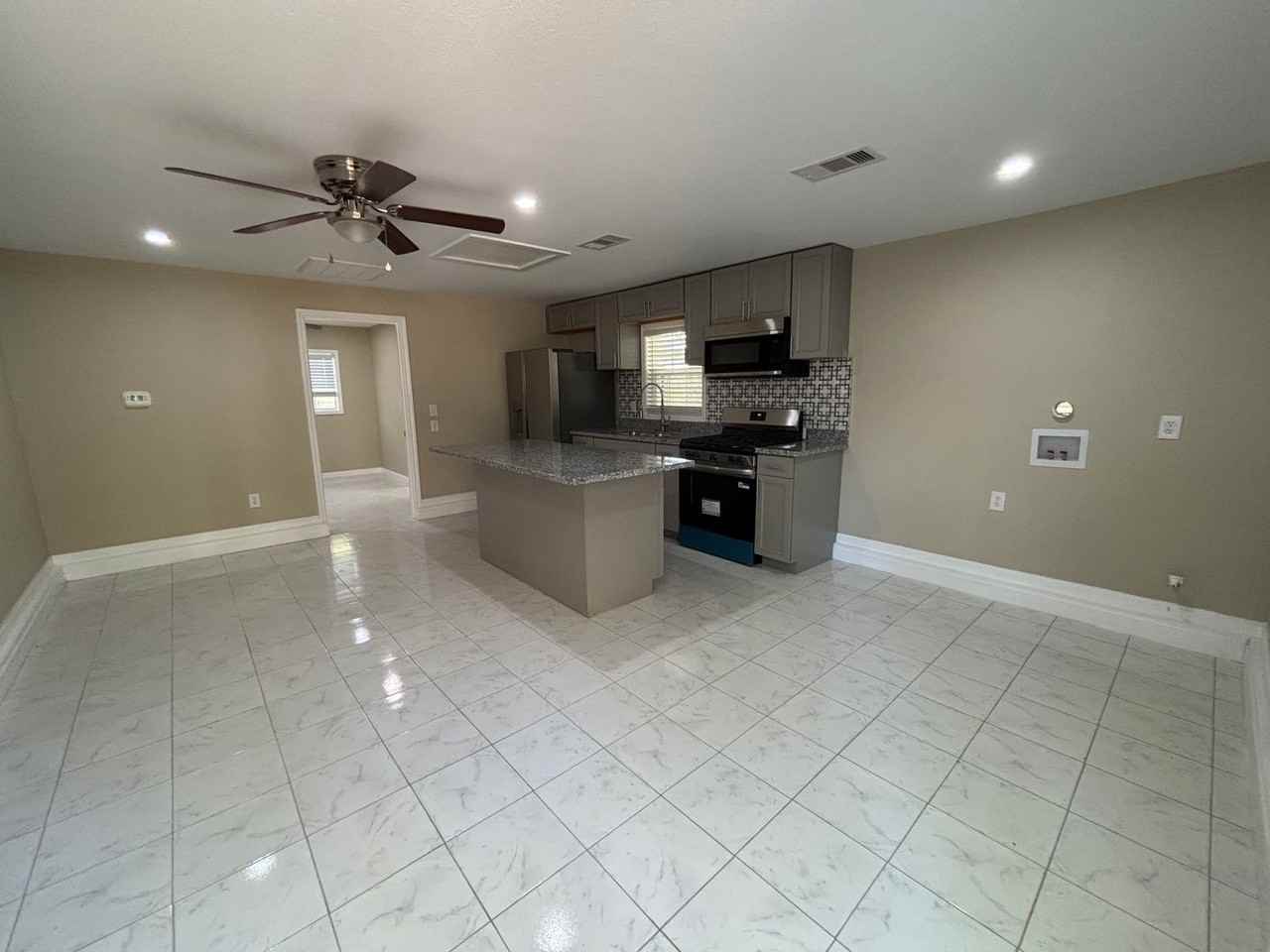 1401 Austin St - Photo 7 of 16