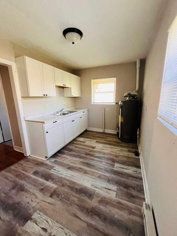 1307 Underwood Ave - Photo 2 of 6