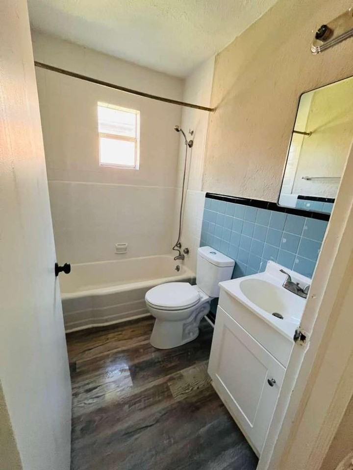 1307 Underwood Ave - Photo 3 of 6