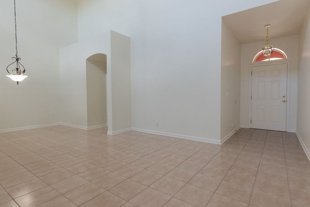 808 Carlyle Ln #1 - Photo 4 of 16