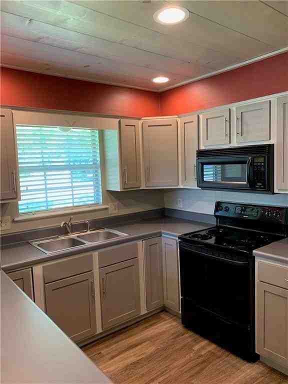 461 N Garrett St #C - Photo 3 of 14