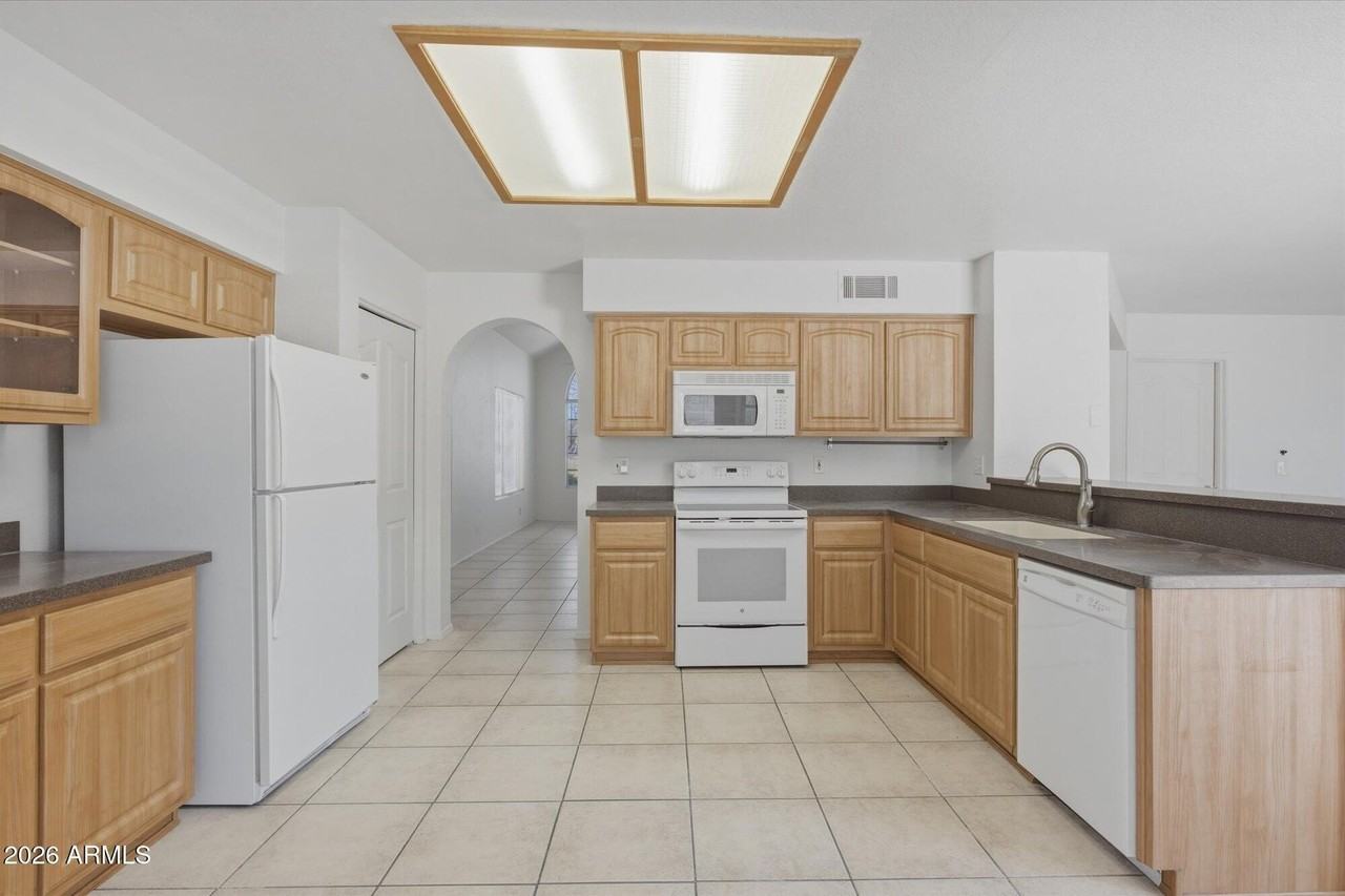 202 S Del Pueblo St - Photo 7 of 20