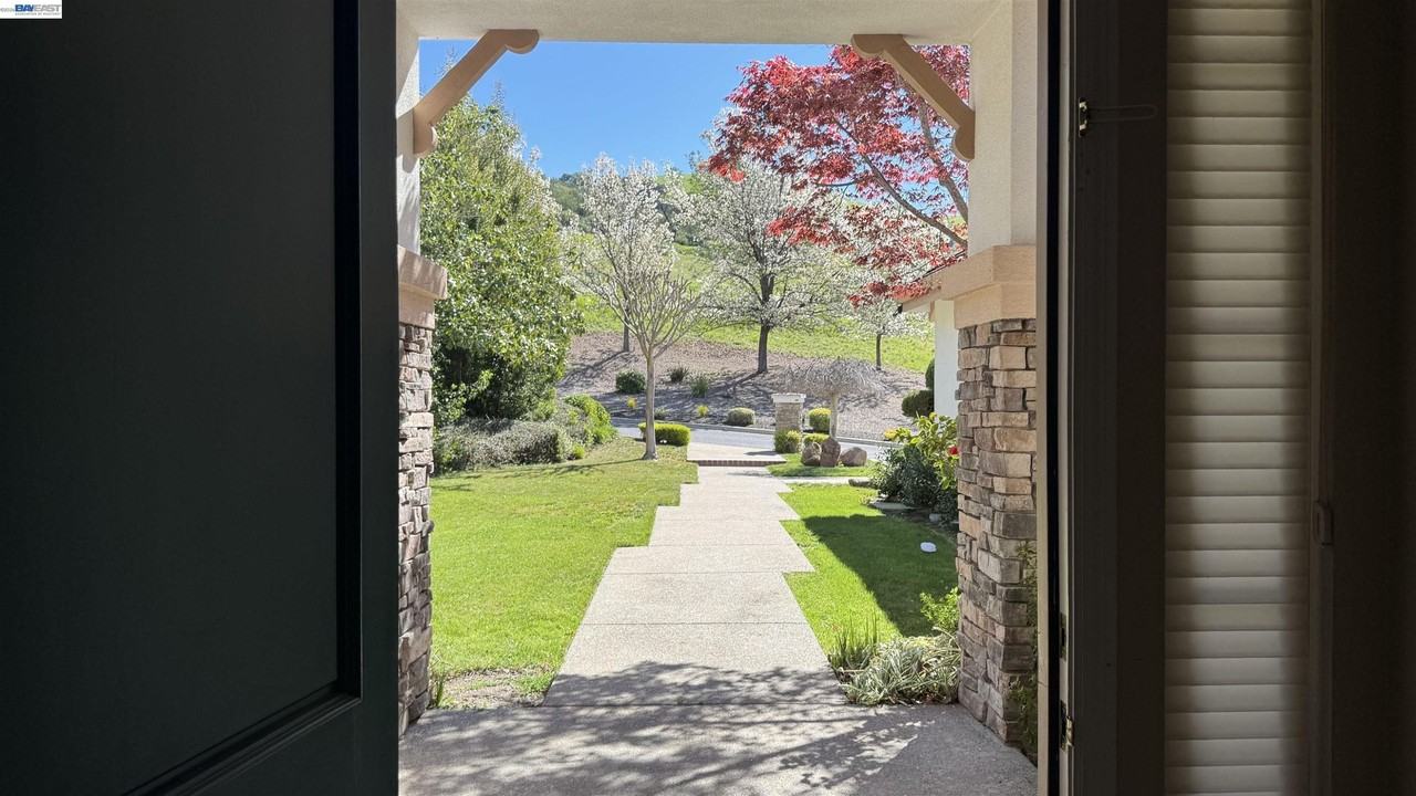 118 Deer Meadow Ter - Photo 3 of 28