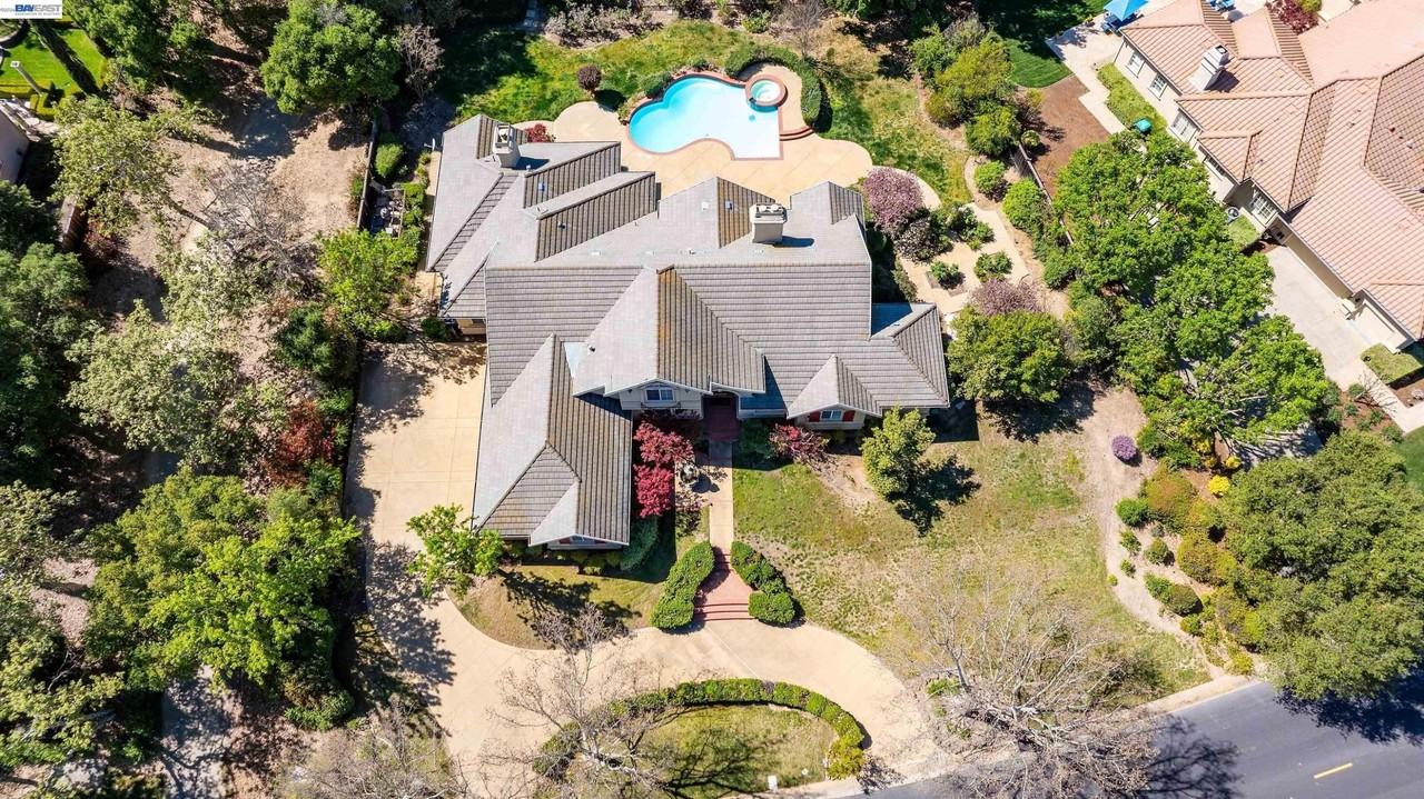 2779 E Ruby Hill Dr - Photo 3 of 50