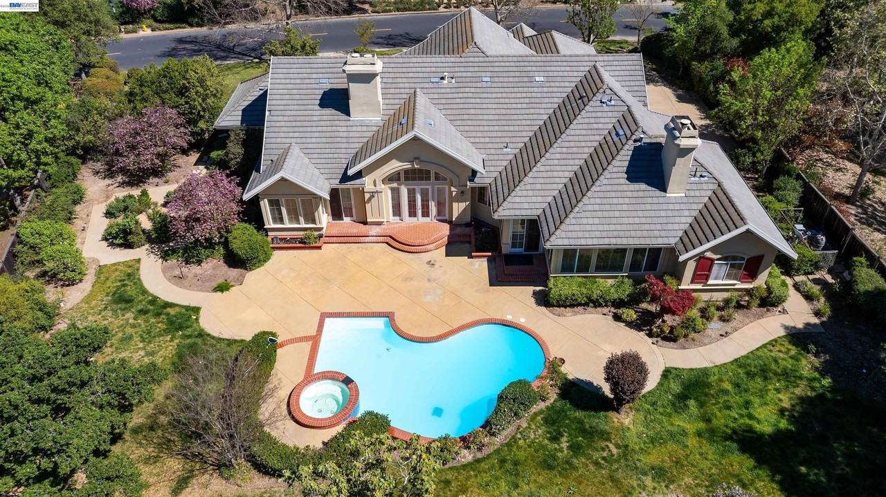 2779 E Ruby Hill Dr - Photo 4 of 50