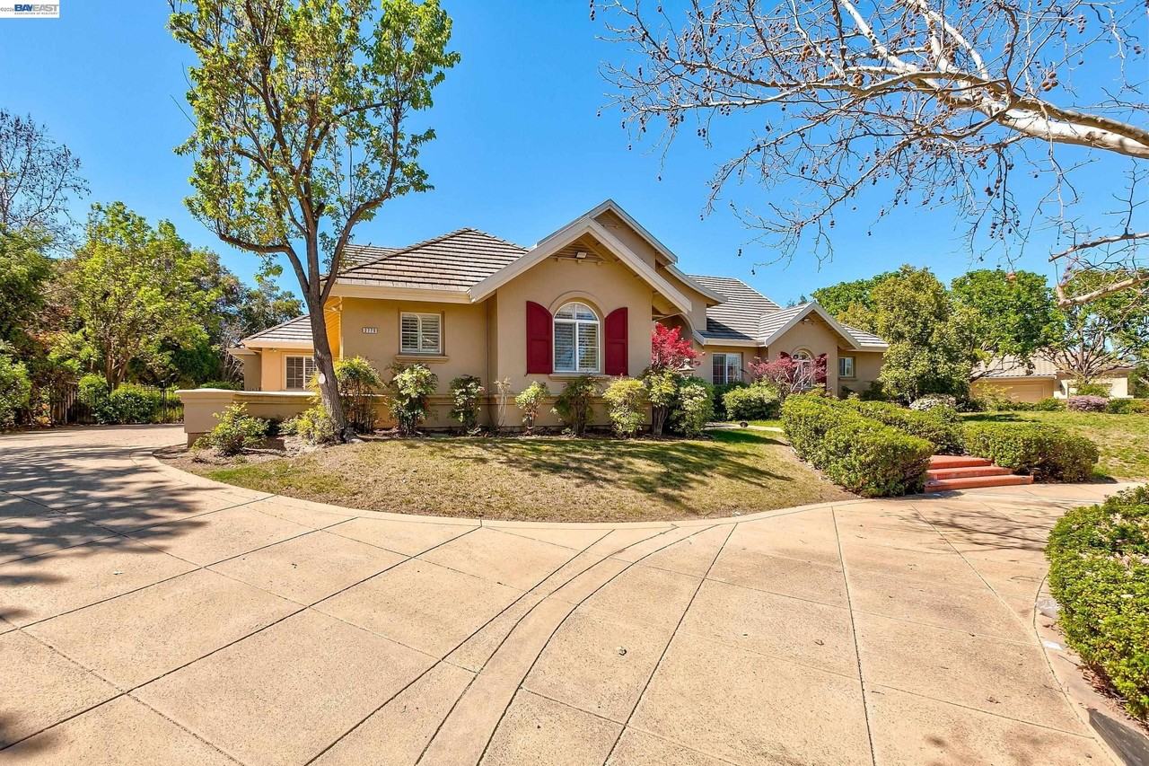 2779 E Ruby Hill Dr - Photo 7 of 50