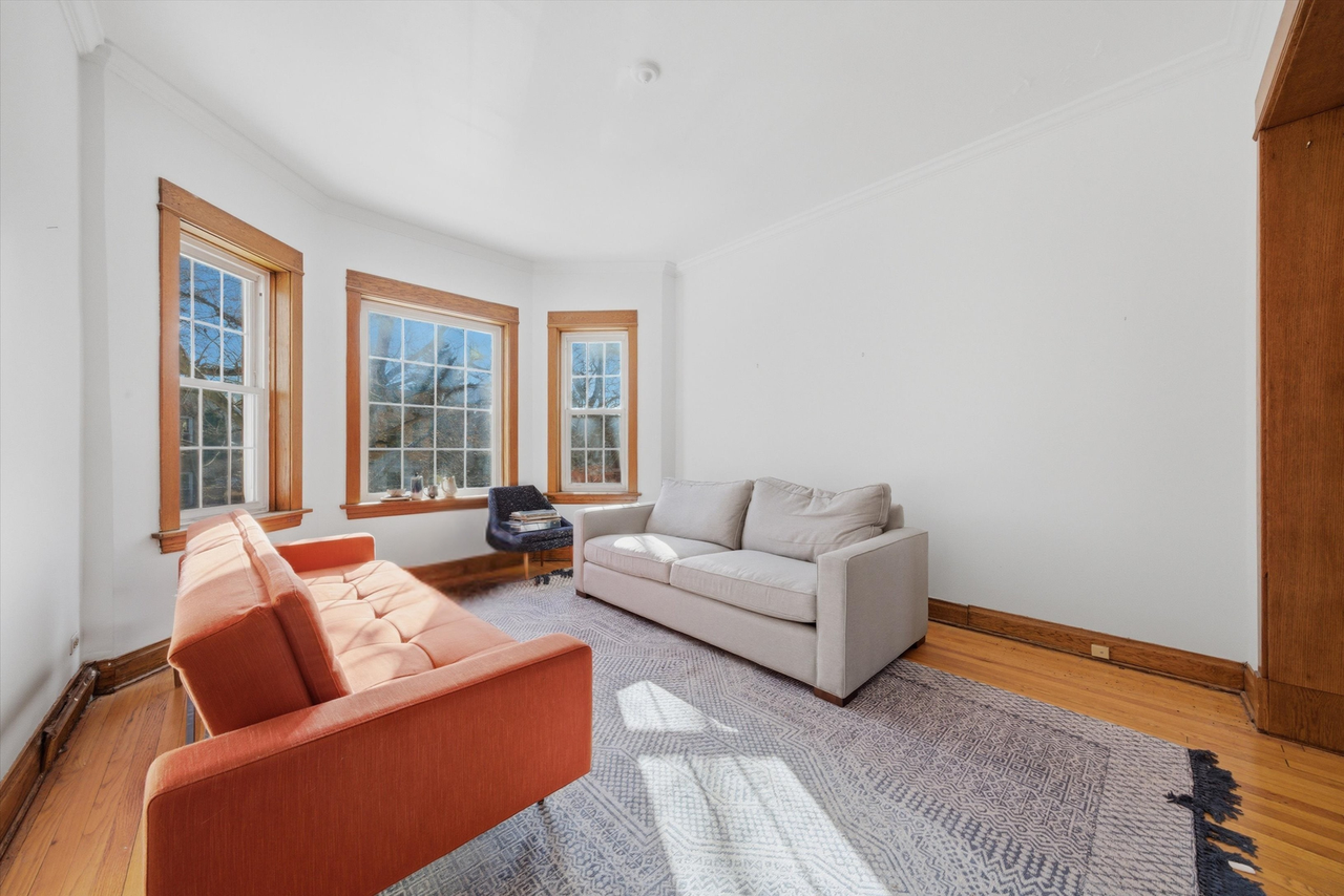 6230 N Wayne Ave - Photo 4 of 14