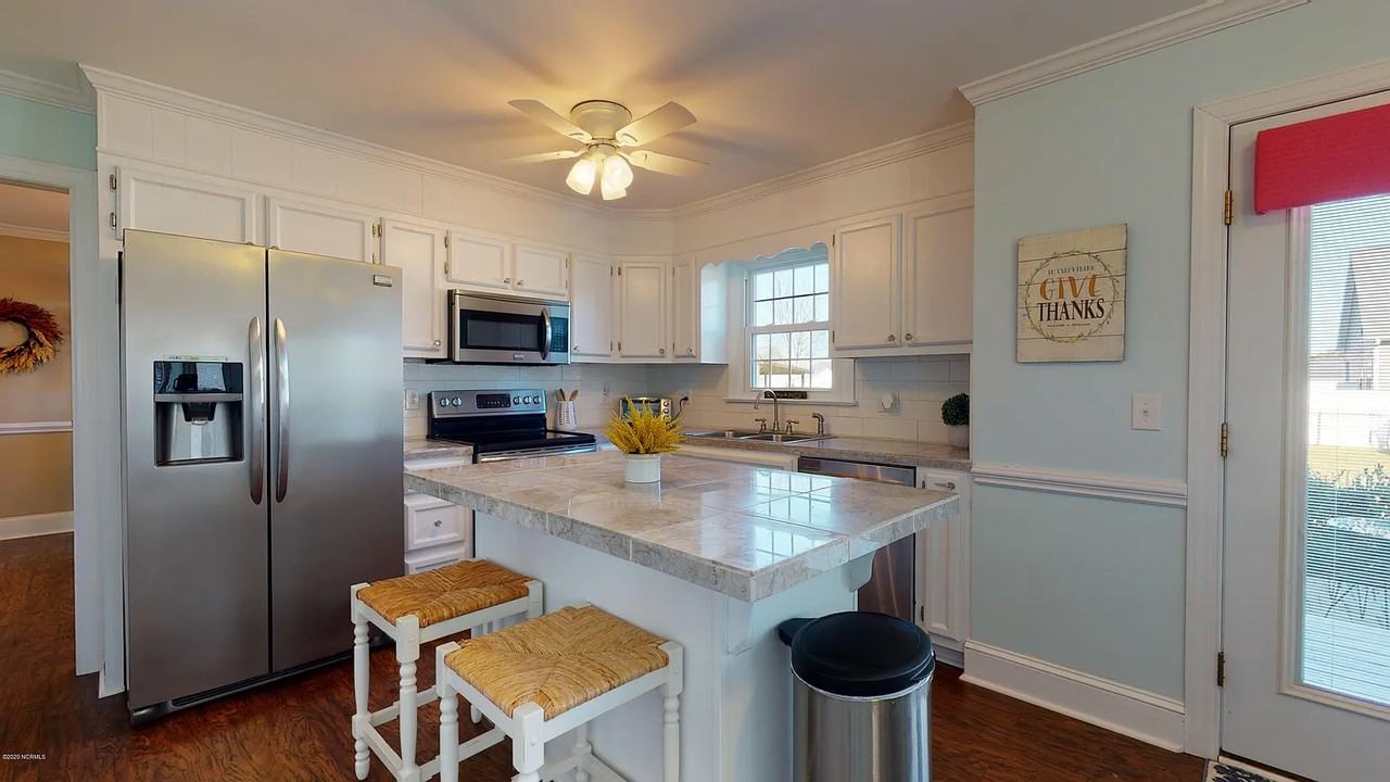 966 Teakwood Drive - Photo 4 of 30