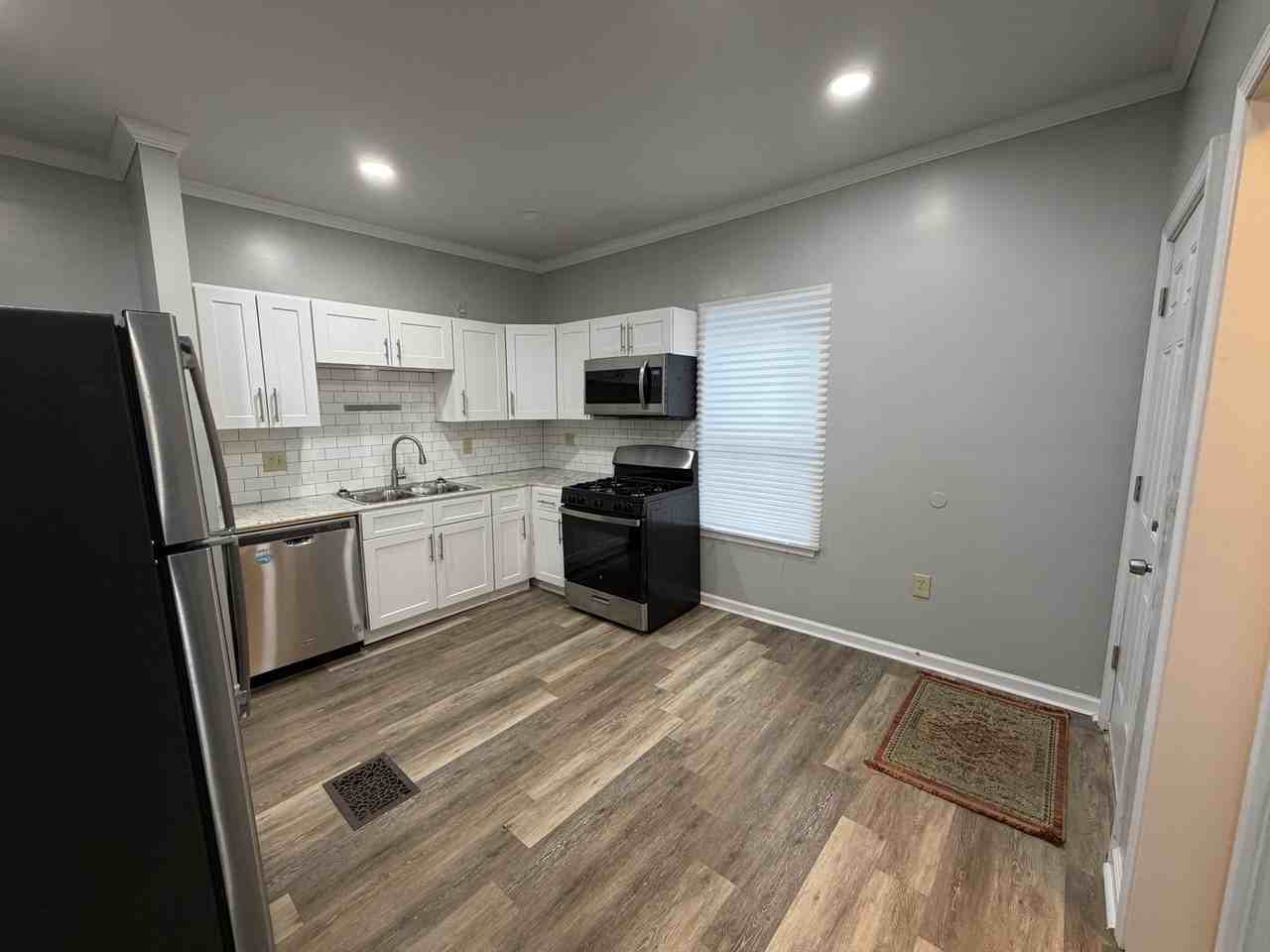 354 354 Baynes StreetUnit 3 (Floor 2 Rear) #3FL2REAR - Photo 7 of 8