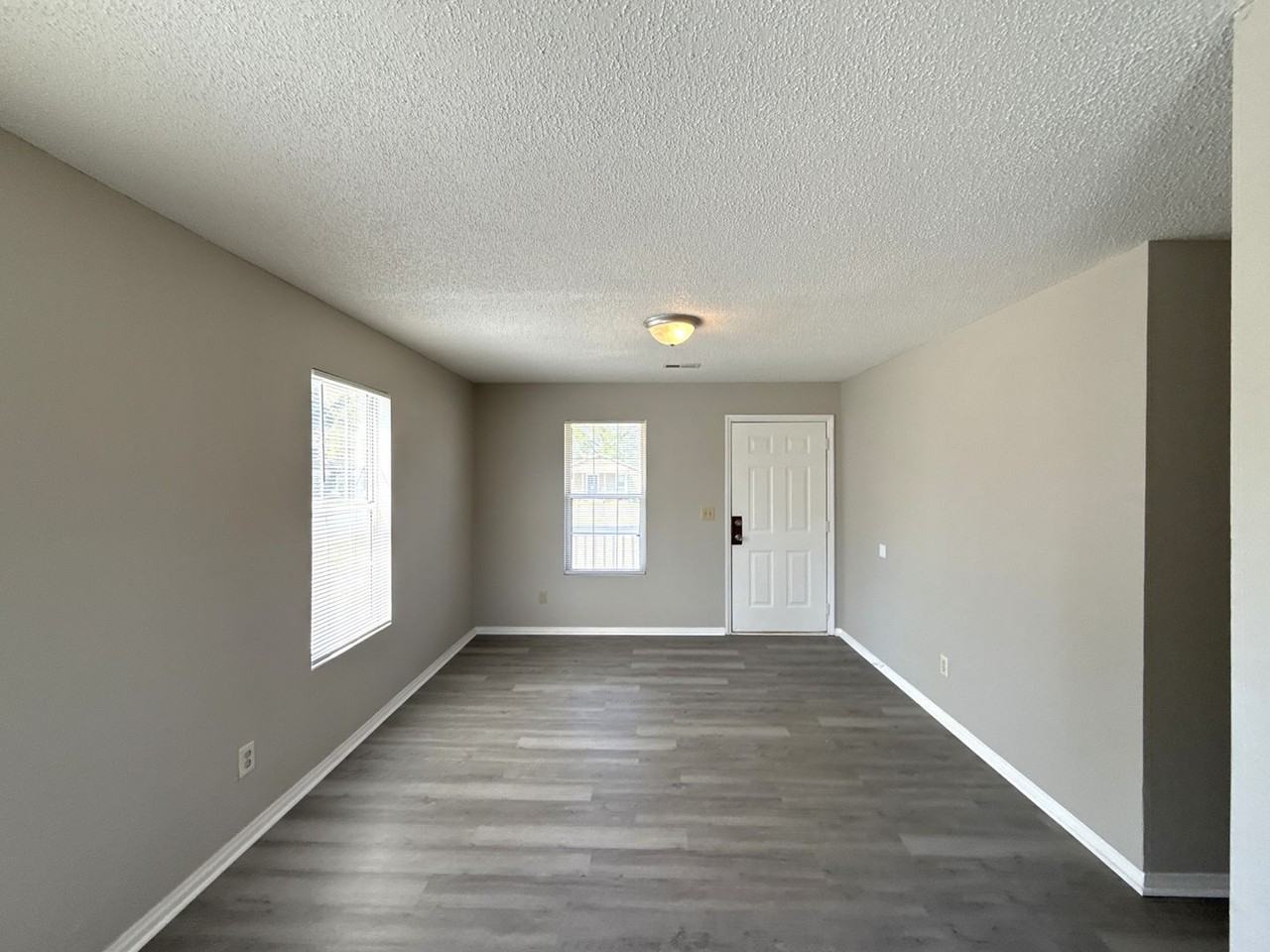 333 E Todd Ln - Photo 3 of 17