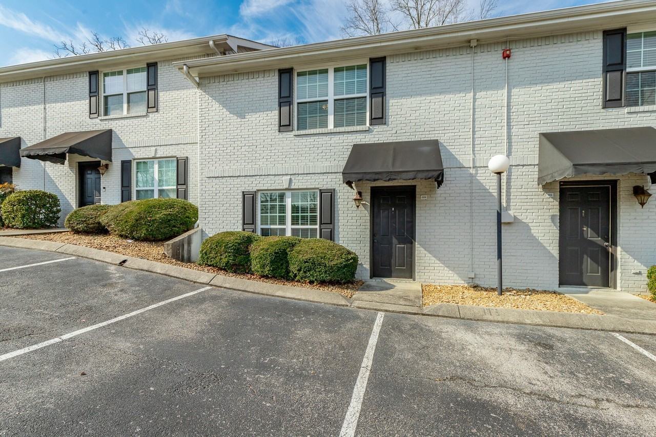 1109 Maple Tree Ln - Photo 2 of 33