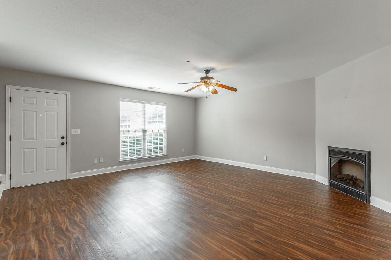 1109 Maple Tree Ln - Photo 5 of 33