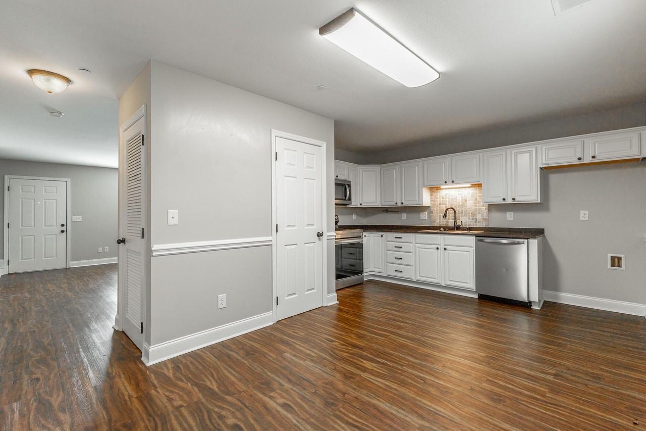 1109 Maple Tree Ln - Photo 6 of 33