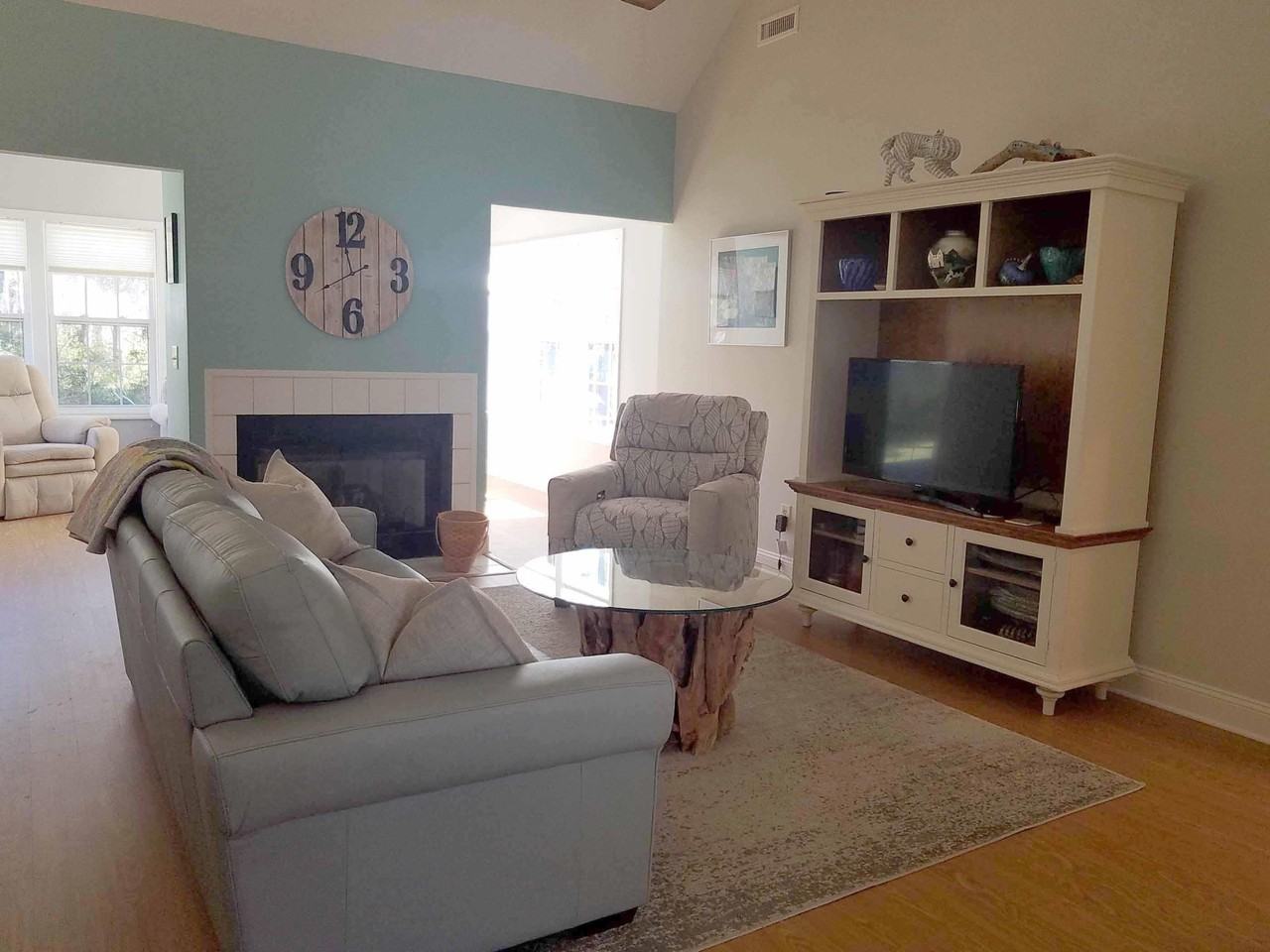 216 Club Circle Dr. - Photo 4 of 29