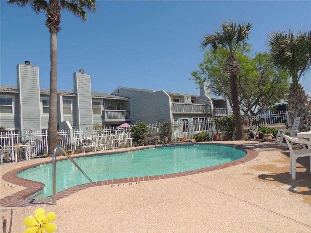 1461 Moore Ave - Photo 2 of 17