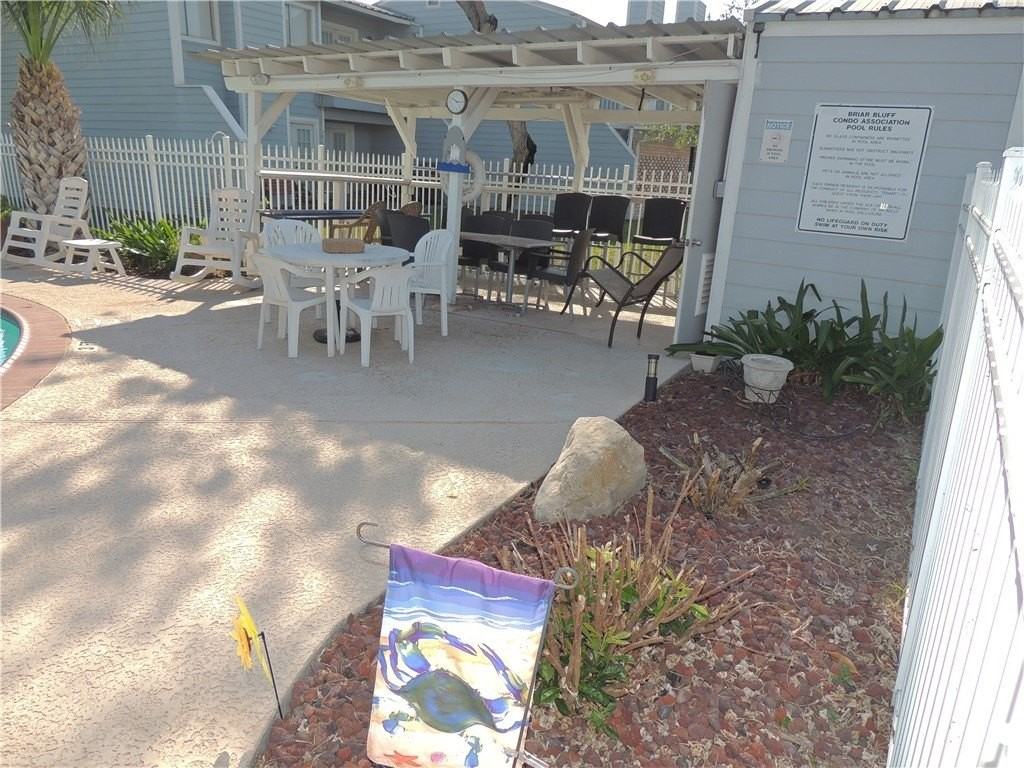 1461 Moore Ave - Photo 3 of 17