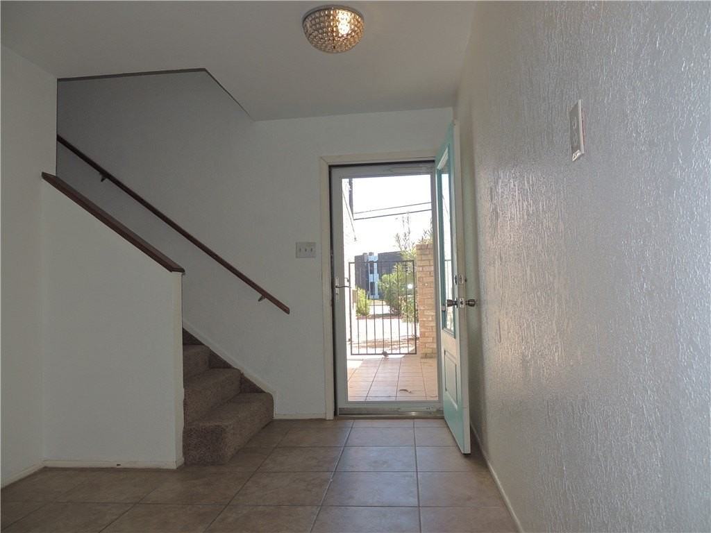 1461 Moore Ave - Photo 4 of 17