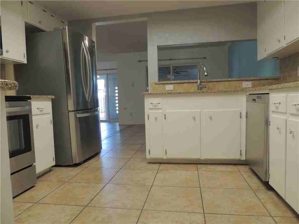 1461 Moore Ave - Photo 5 of 17