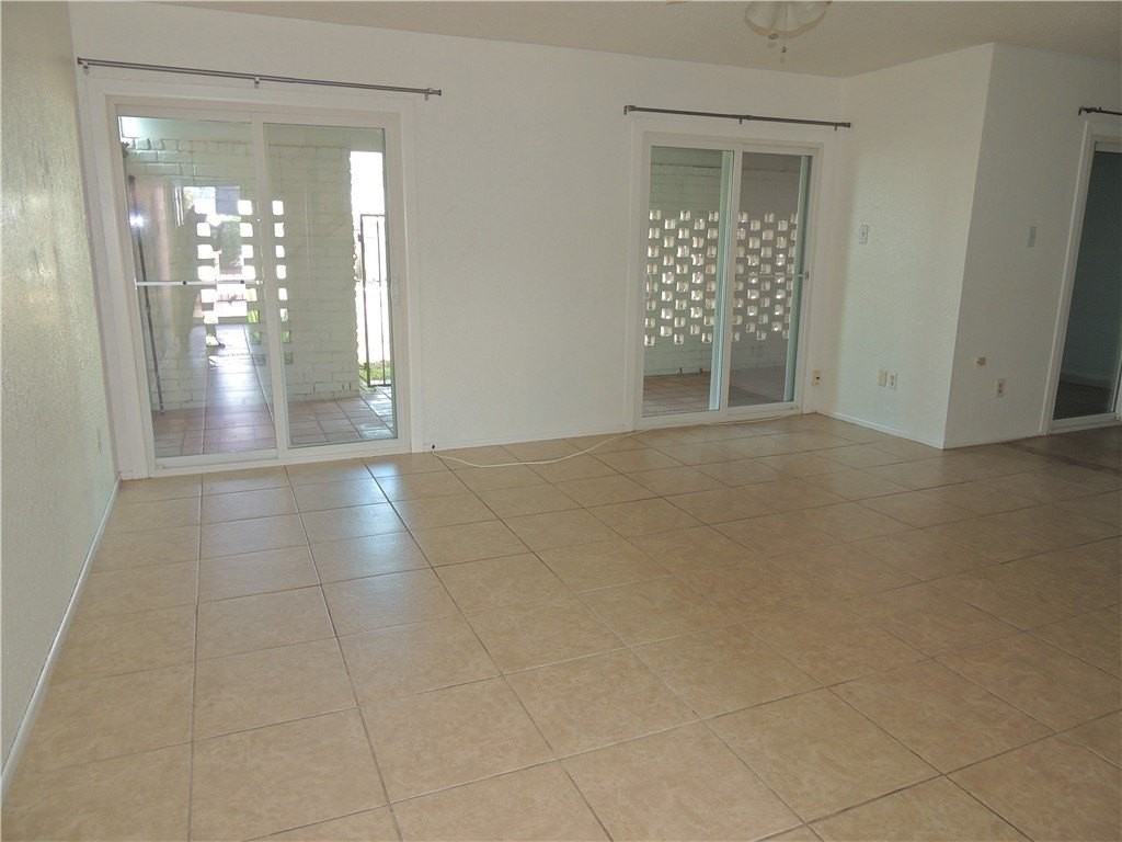 1461 Moore Ave - Photo 6 of 17