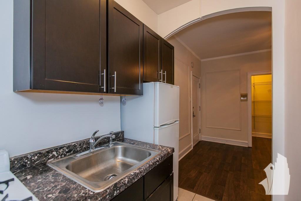 2827 N Burling St #06 - Photo 5 of 8