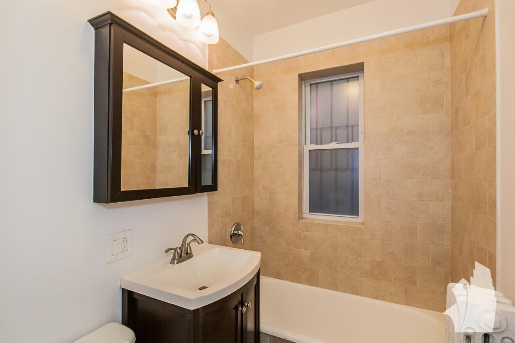 2827 N Burling St #06 - Photo 7 of 8