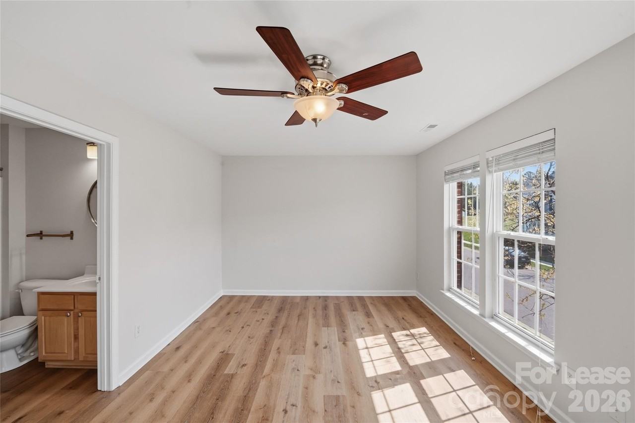 4957 Sunburst Ln - Photo 4 of 31