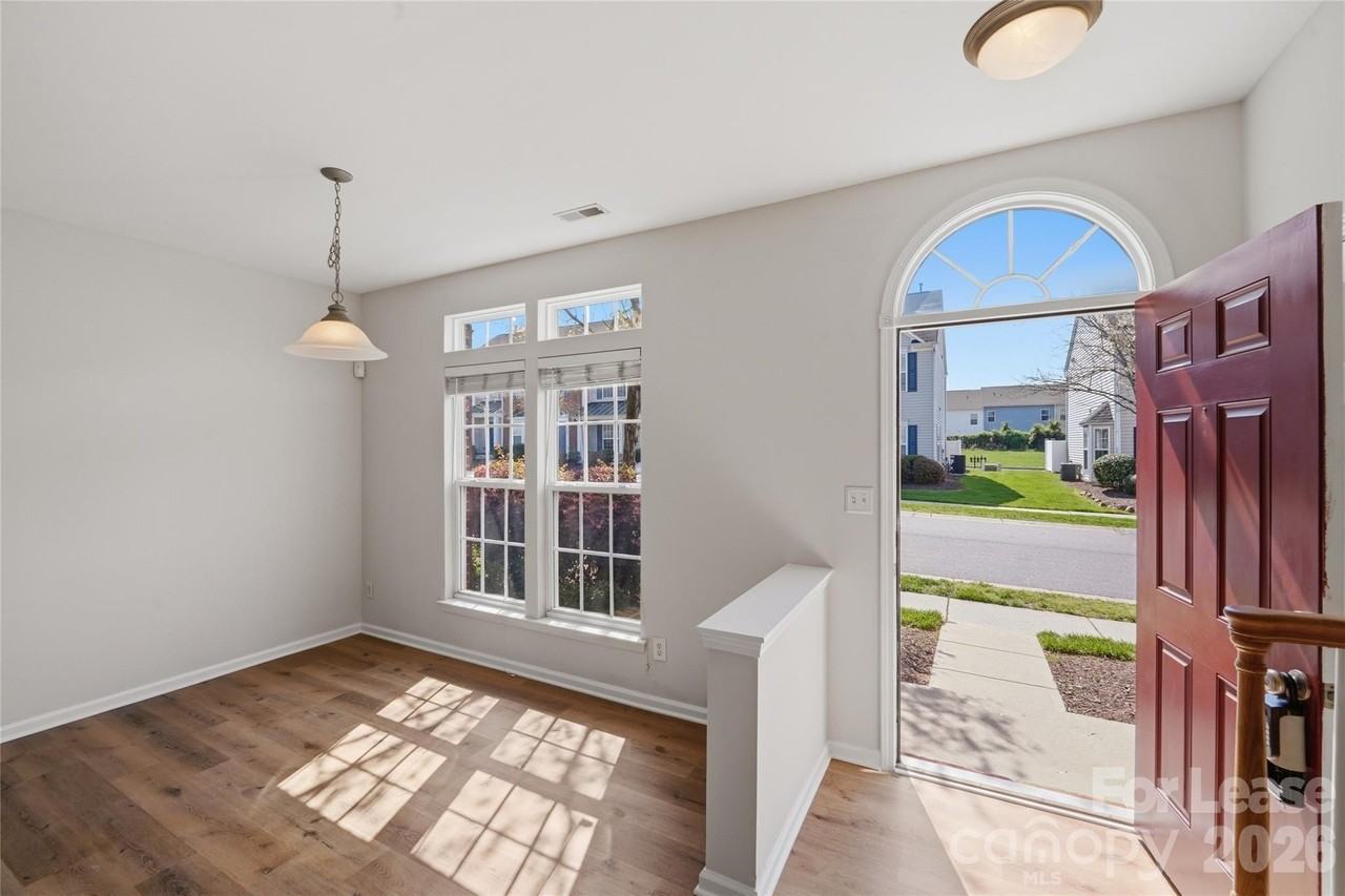 4957 Sunburst Ln - Photo 7 of 31