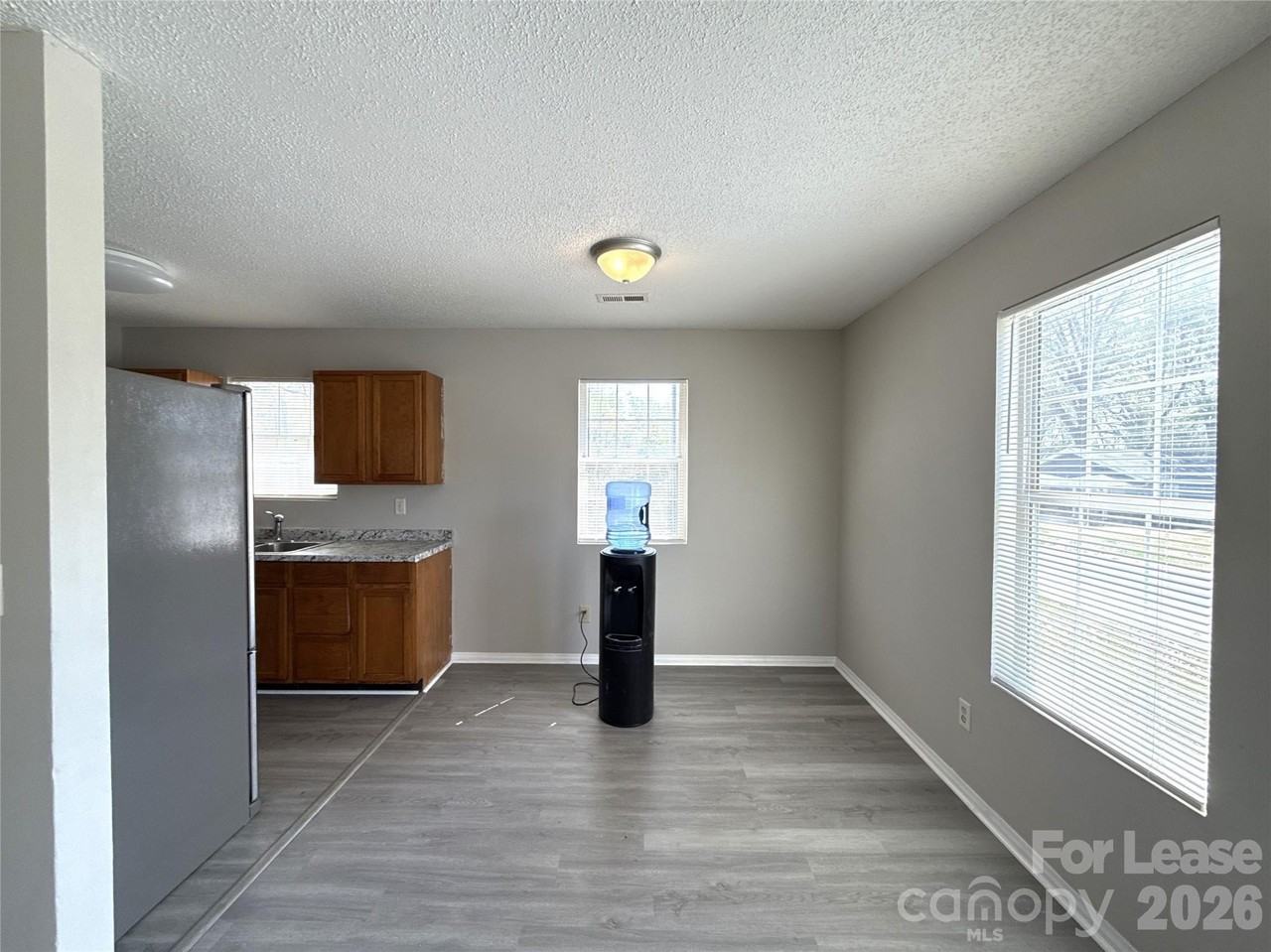 333 E Todd Ln - Photo 5 of 16