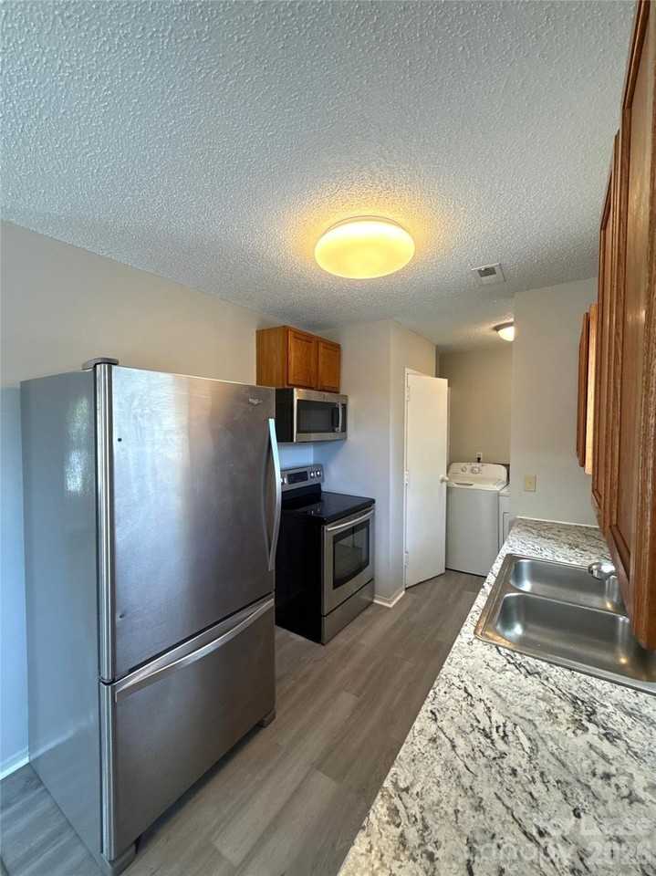 333 E Todd Ln - Photo 7 of 16