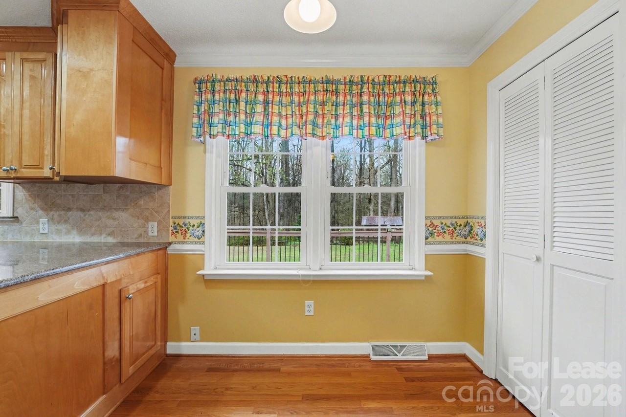 11002 Harrisburg Rd - Photo 5 of 17