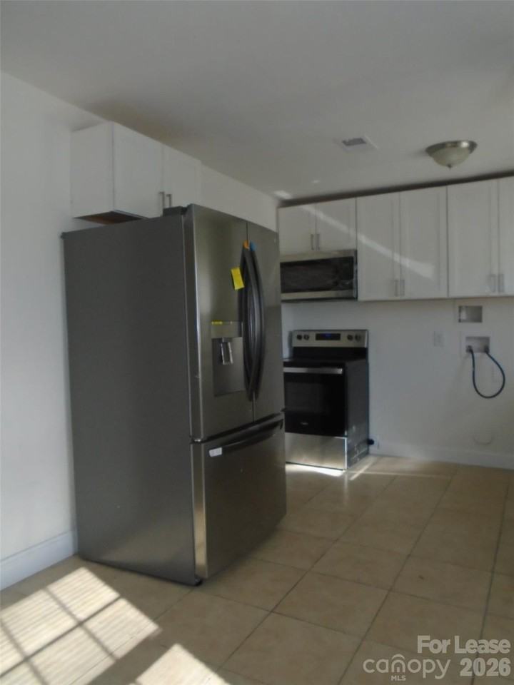 1111 Belmont Ave Apt 2 - Photo 4 of 12