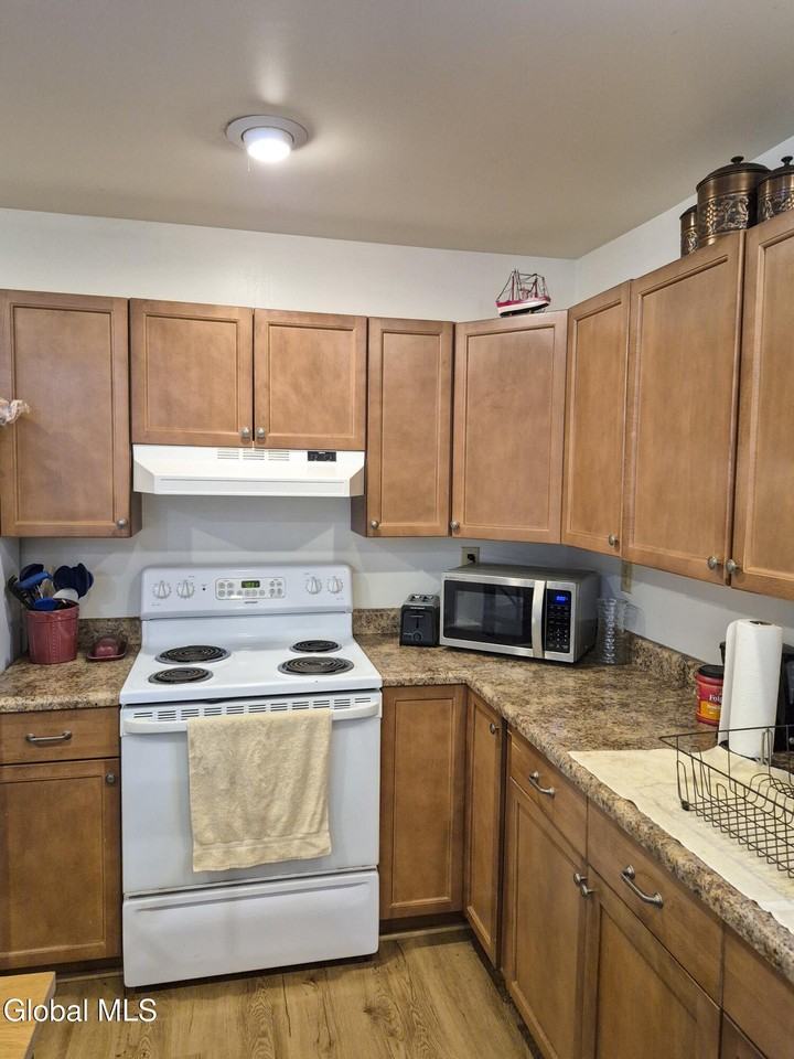 524 Maple Ave Apt 8 - Photo 5 of 12
