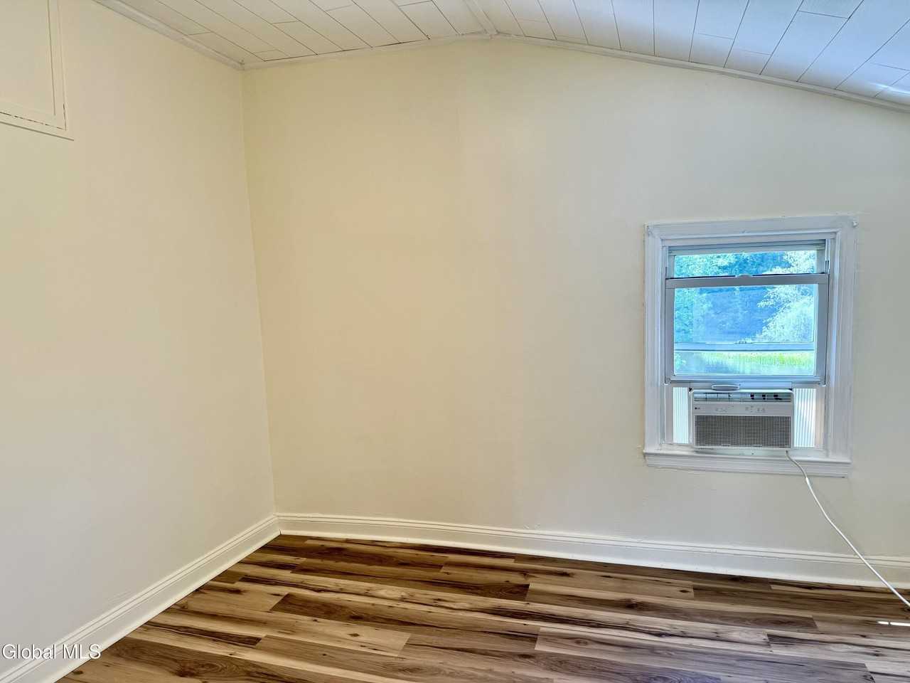 20 Kowal Ln - Photo 7 of 11