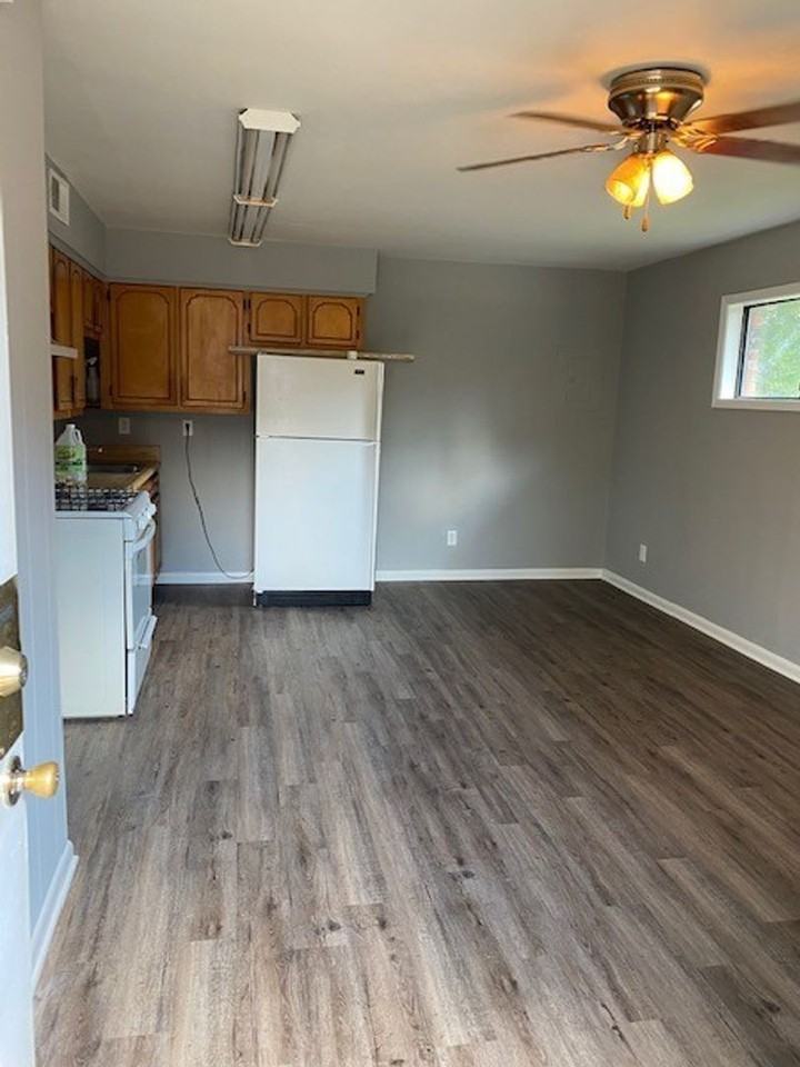 1117 1117 Green Tee Rd - 2 D - Photo 2 of 6