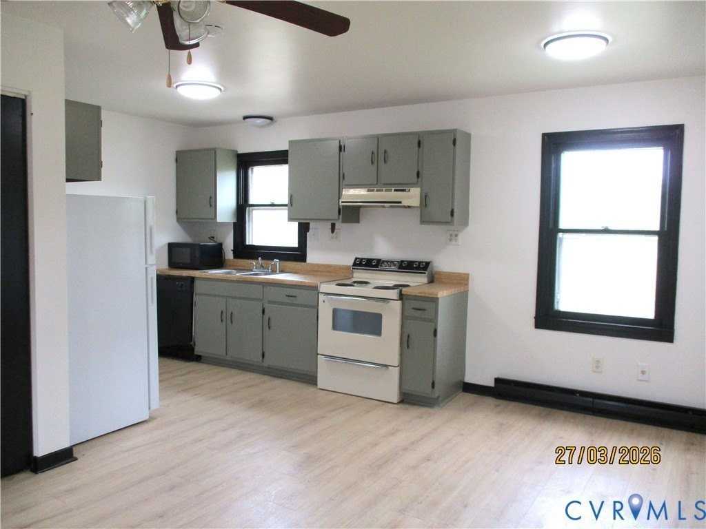 13370 Greenwood Rd - Photo 3 of 10