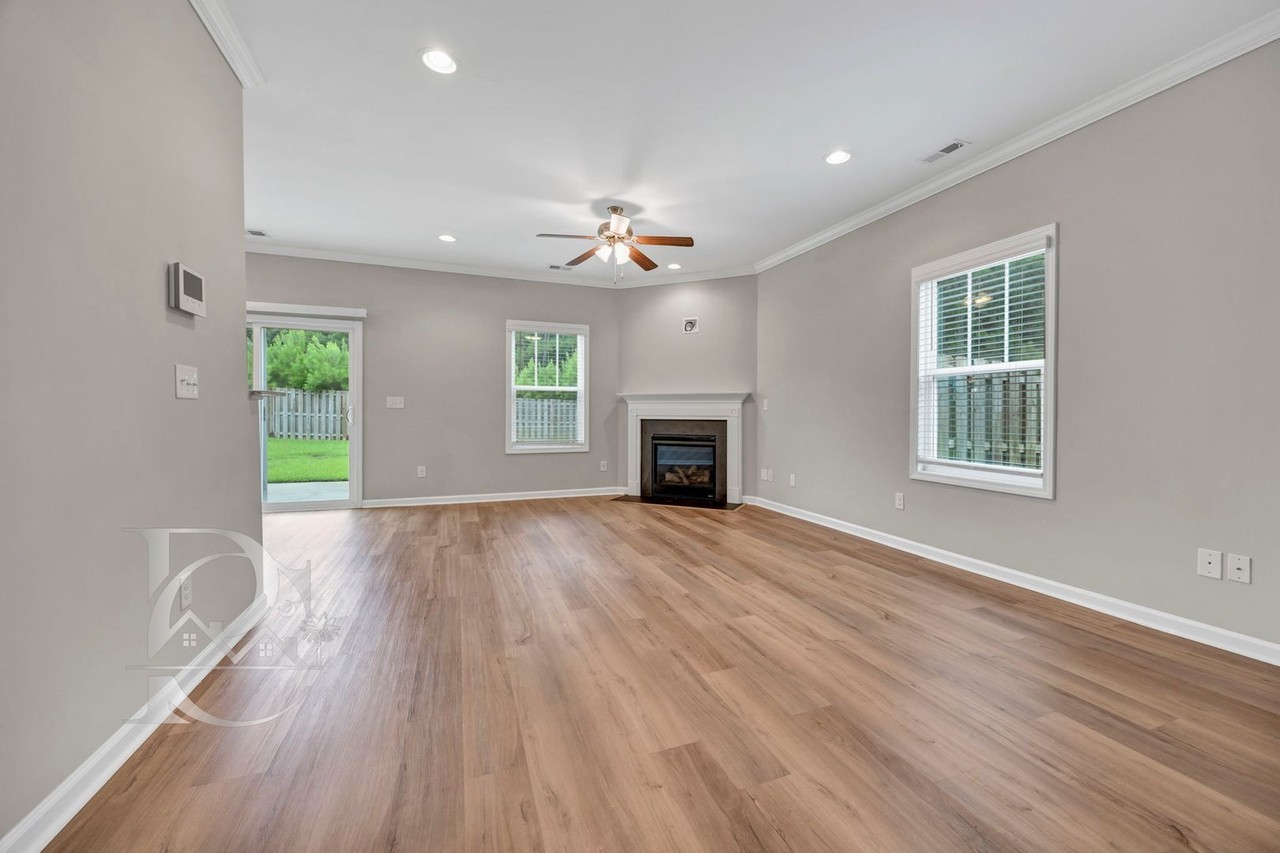 122 Drummond Way - Photo 4 of 36