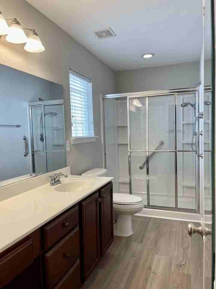 1027 Glencroft Dr - Photo 5 of 10