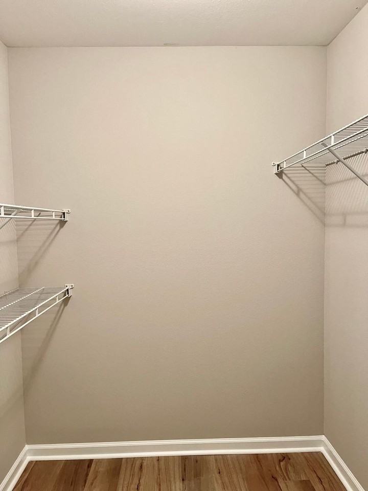 1027 Glencroft Dr - Photo 6 of 10